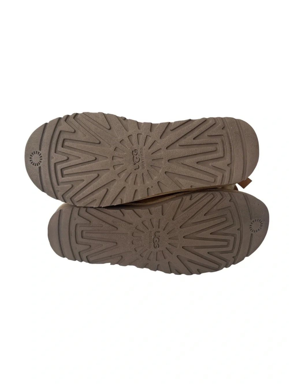 UGG Women’s Short Boots - Chestnut/Tan